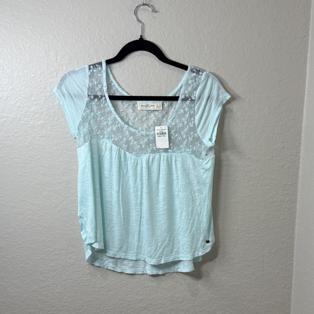 NEW Abercrombie &‎ Fitch Lace Yoke Feminine Top Baby Blue Beach Coastal Boho S